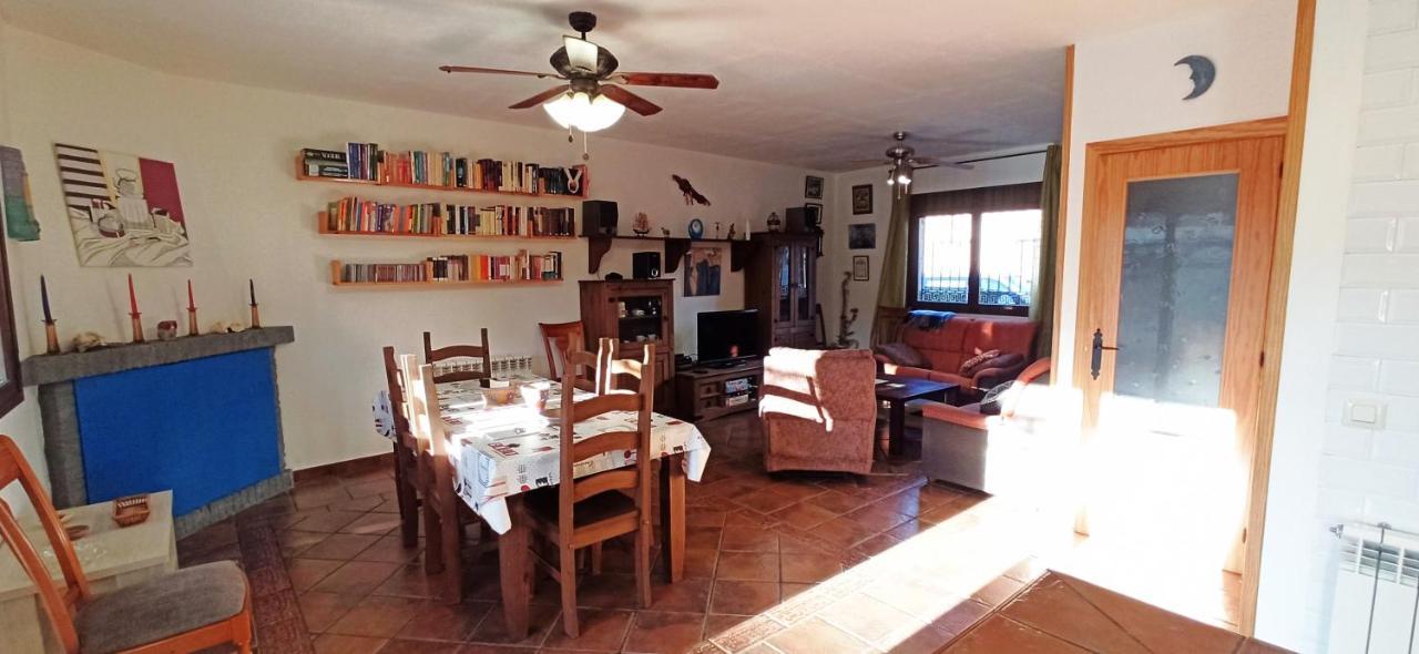 La Higuera De Gredos Villa Higuera de las Duenas Bagian luar foto