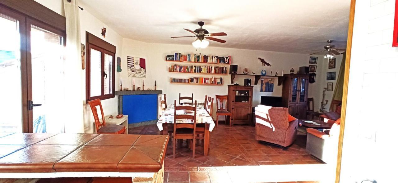 La Higuera De Gredos Villa Higuera de las Duenas Bagian luar foto